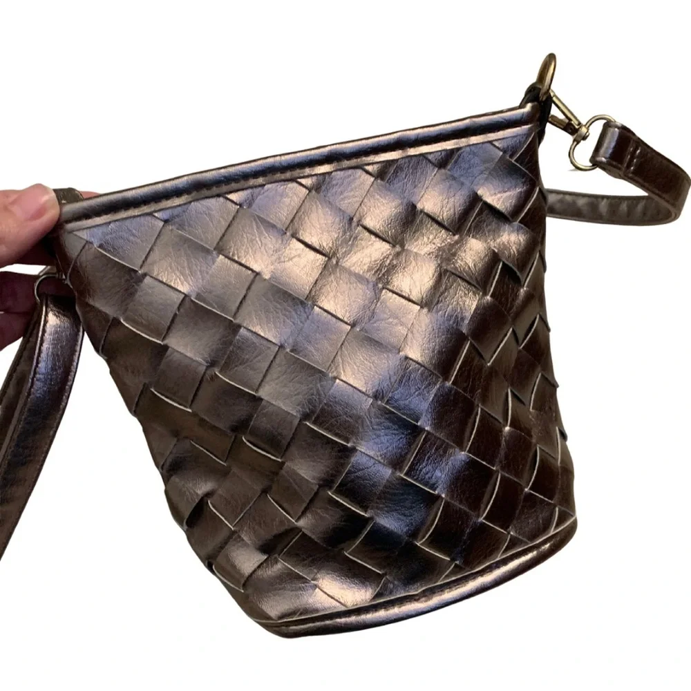 2/$30 Beya Silver Woven Bucket Crossbody Handbag Metallic Gray Quilted